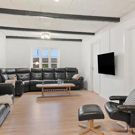 6 Bedroom Stunning In * גיב