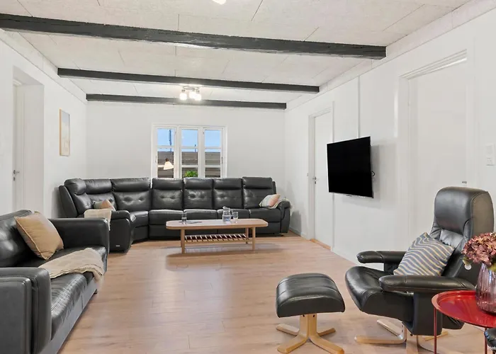 6 Bedroom Stunning In * גיב